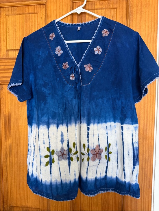 no brand Tops - Indigo Tie-Dye Embroidered V-Neck Top